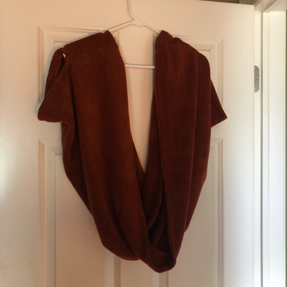 Women’s layering wrap w arm holes -OS